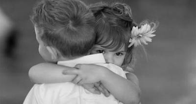 Αγκαλιά αγκαλένια