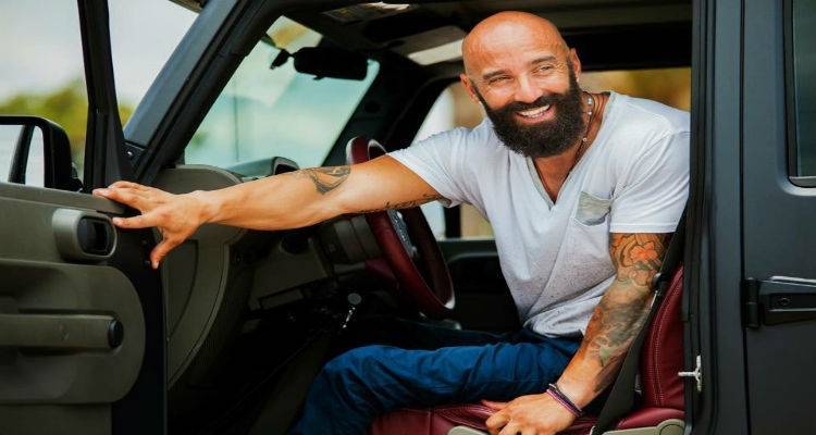 &Mu;ά&kappa;&eta;&sigmaf; &Kappa;&alpha;&lambda;&alpha;&rho;ά&sigmaf;: &Omicron; &alpha;&sigma;&eta;&mu;έ&nu;&iota;&omicron;&sigmaf; &pi;&alpha;&rho;&alpha;&omicron;&lambda;&upsilon;&mu;&pi;&iota;&omicron;&nu;ί&kappa;&eta;&sigmaf; &laquo;&delta;&alpha;&mu;ά&zeta;&epsilon;&iota;&raquo; &tau;&alpha; &kappa;ύ&mu;&alpha;&tau;&alpha; &kappa;ά&nu;&omicron;&nu;&tau;&alpha;&sigmaf; water ski &sigma;&tau;&eta; &Lambda;ή&mu;&nu;&omicron; (photos+video)