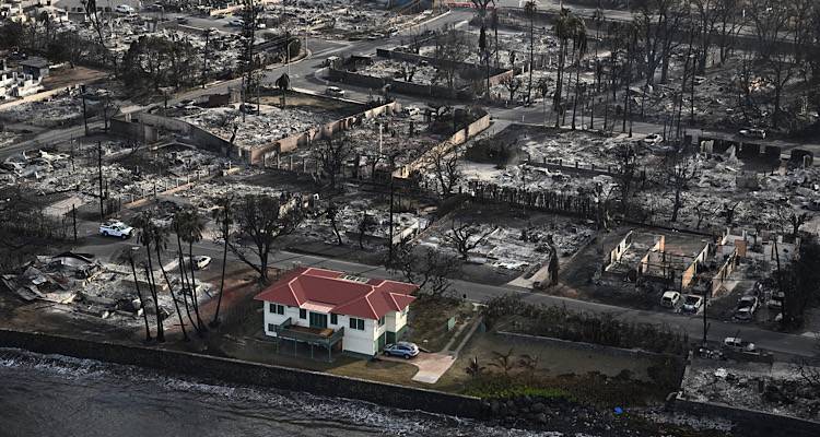 Το σπίτι που δεν κάηκε: Η ιστορία πίσω από μια σημαντική φωτογραφία του 2023
