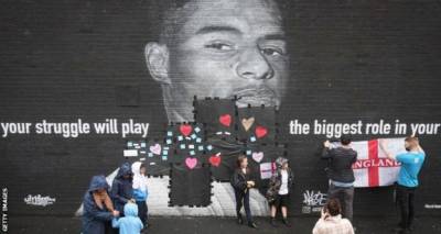 &Alpha;&gamma;&gamma;&lambda;ί&alpha;: &ldquo;&Tau;&omicron; ά&sigma;&chi;&eta;&mu;&omicron; &pi;&rho;ό&sigma;&omega;&pi;&omicron; &tau;&omicron;&upsilon; &pi;&omicron;&delta;&omicron;&sigma;&phi;&alpha;ί&rho;&omicron;&upsilon; &epsilon;&pi;&iota;&sigma;&tau;&rho;έ&phi;&epsilon;&iota;&rdquo;