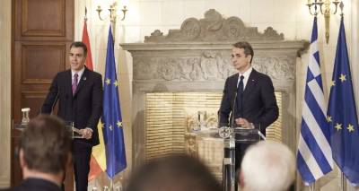 &Sigma;&upsilon;&nu;&tau;&omicron;&nu;ί&zeta;&omicron;&nu;&tau;&alpha;&iota; &omicron;&iota; 4 &chi;ώ&rho;&epsilon;&sigmaf; &tau;&omicron;&upsilon; &Nu;ό&tau;&omicron;&upsilon;, &kappa;&alpha;&tau;ά &tau;&eta;&sigmaf; &alpha;&kappa;&rho;ί&beta;&epsilon;&iota;&alpha;&sigmaf; | &Sigma;&upsilon;&nu;ά&nu;&tau;&eta;&sigma;&eta; &sigma;&tau;&eta; &Rho;ώ&mu;&eta; &tau;&eta;&nu; &Pi;&alpha;&rho;&alpha;&sigma;&kappa;&epsilon;&upsilon;ή