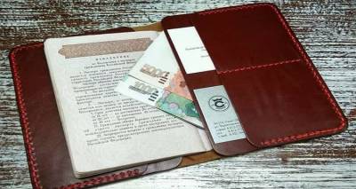 &Mu;ύ&rho;&iota;&nu;&alpha;: &Chi;ά&theta;&eta;&kappa;&epsilon; &kappa;ό&kappa;&kappa;&iota;&nu;&omicron; &pi;&omicron;&rho;&tau;&omicron;&phi;ό&lambda;&iota;