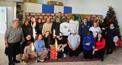 &Chi;&rho;&iota;&sigma;&tau;&omicron;&upsilon;&gamma;&epsilon;&nu;&nu;&iota;ά&tau;&iota;&kappa;&eta; &gamma;&iota;&omicron;&rho;&tau;ή &mu;&epsilon; &theta;&epsilon;&alpha;&tau;&rho;&iota;&kappa;ό &kappa;&alpha;&iota; &mu;&omicron;&upsilon;&sigma;&iota;&kappa;ή &sigma;&tau;&omicron; &Epsilon;&Epsilon;&Epsilon;&Epsilon;&Kappa; &Rho;&epsilon;&pi;&alpha;&nu;&iota;&delta;ί&omicron;&upsilon;