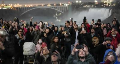 Ολική έκλειψη Ηλίου: Μαγικές εικόνες, πλανητικό σόου στον ουρανό, απίστευτες φωτό και βίντεο