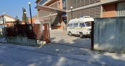 3 &mu;ό&nu;&iota;&mu;&omicron;&iota; &iota;&alpha;&tau;&rho;&omicron;ί &sigma;&tau;&omicron; &Nu;&omicron;&sigma;&omicron;&kappa;&omicron;&mu;&epsilon;ί&omicron; &tau;&eta;&sigmaf; &Lambda;ή&mu;&nu;&omicron;&upsilon;
