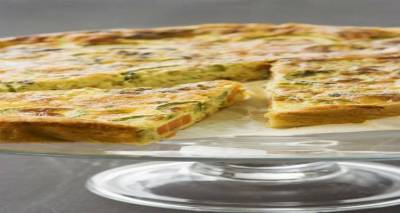 Τάρτα με κολοκυθάκια και τυριά Λήμνου