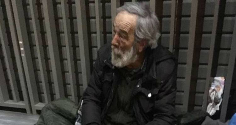 Κι όμως ένας 70χρονος Λημνιός ανάμεσα στους «αόρατους» άστεγους της Αθήνας (photos)