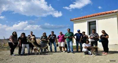 &Eta; &Phi;&omega;&tau;&omicron;&gamma;&rho;&alpha;&phi;&iota;&kappa;ή &Omicron;&mu;ά&delta;&alpha; &Lambda;ή&mu;&nu;&omicron;&upsilon; &sigma;&tau;&eta;&rho;ί&zeta;&epsilon;&iota; &tau;&eta;&nu; &pi;&rho;&omicron;&sigma;&pi;ά&theta;&epsilon;&iota;&alpha; &tau;&omicron;&upsilon; &Phi;&iota;&lambda;&omicron;&zeta;&omega;&iota;&kappa;&omicron;ύ &Sigma;&omega;&mu;&alpha;&tau;&epsilon;ί&omicron;&upsilon; (photos)