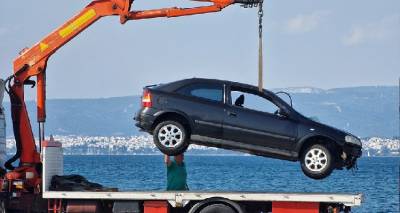 &Theta;&epsilon;&sigma;&sigma;&alpha;&lambda;&omicron;&nu;ί&kappa;&eta;: &Mu;&eta;&tau;έ&rho;&alpha; &kappa;&alpha;&iota; &gamma;&iota;&omicron;&sigmaf; έ&delta;&omega;&sigma;&alpha;&nu; &tau;έ&lambda;&omicron;&sigmaf; &sigma;&tau;&eta; &zeta;&omega;ή &tau;&omicron;&upsilon;&sigmaf;, &pi;έ&phi;&tau;&omicron;&nu;&tau;&alpha;&sigmaf; &mu;&epsilon; &tau;&omicron; &alpha;&upsilon;&tau;&omicron;&kappa;ί&nu;&eta;&tau;&omicron; &sigma;&tau;&eta; &theta;ά&lambda;&alpha;&sigma;&sigma;&alpha; | &Eta; &omicron;&iota;&kappa;&omicron;&gamma;&epsilon;&nu;&epsilon;&iota;&alpha;&kappa;ή &tau;&rho;&alpha;&gamma;&omega;&delta;ί&alpha; &pi;ί&sigma;&omega; &alpha;&pi;ό &tau;&eta;&nu; &alpha;&upsilon;&tau;&omicron;&kappa;&tau;&omicron;&nu;ί&alpha; &tau;&omicron;&upsilon;&sigmaf;