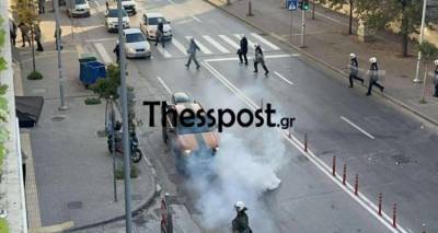 Δολοφονία Άλκη Καμπανού: Επεισόδια έξω από το δικαστήριο -Καπνογόνα και κυνηγητό [εικόνες-βίντεο]