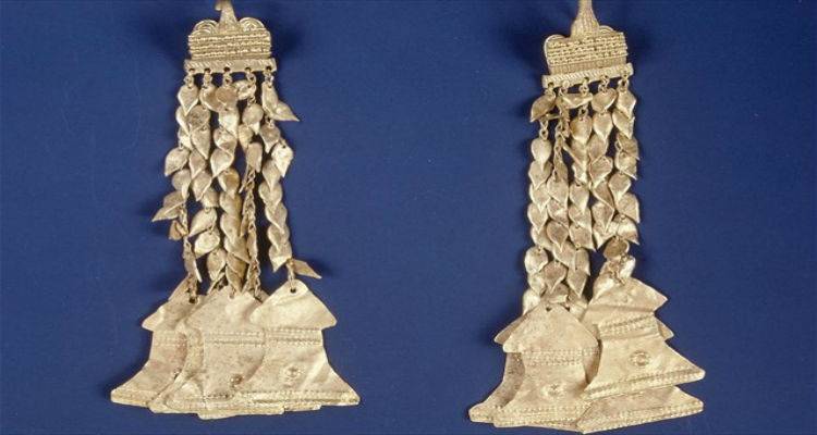 &Sigma;&tau;&eta;&nu; &Iota;&alpha;&pi;&omega;&nu;ί&alpha; &kappa;&omicron;&sigma;&mu;ή&mu;&alpha;&tau;&alpha; &alpha;&pi;ό &tau;&eta;&nu; &Pi;&omicron;&lambda;&iota;ό&chi;&nu;&eta; &tau;&eta;&sigmaf; &Lambda;ή&mu;&nu;&omicron;&upsilon;