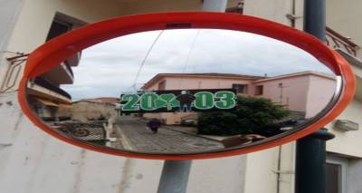 &Mu;ύ&rho;&iota;&nu;&alpha;: &Alpha;&upsilon;&tau;&omicron;&kappa;ό&lambda;&lambda;&eta;&tau;&omicron; &sigma;&epsilon; &beta;&omicron;&eta;&theta;&eta;&tau;&iota;&kappa;ό &kappa;&alpha;&theta;&rho;έ&pi;&tau;&eta;