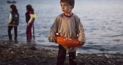 &Tau;&omicron; &Gamma;&upsilon;&mu;&nu;ά&sigma;&iota;&omicron; &Mu;ύ&rho;&iota;&nu;&alpha;&sigmaf; &sigma;&upsilon;&gamma;&kappa;&epsilon;&nu;&tau;&rho;ώ&nu;&epsilon;&iota; &chi;&epsilon;&iota;&mu;&epsilon;&rho;&iota;&nu;ά &epsilon;ί&delta;&eta; &gamma;&iota;&alpha; &tau;&alpha; &pi;&rho;&omicron;&sigma;&phi;&upsilon;&gamma;ό&pi;&omicron;&upsilon;&lambda;&alpha;