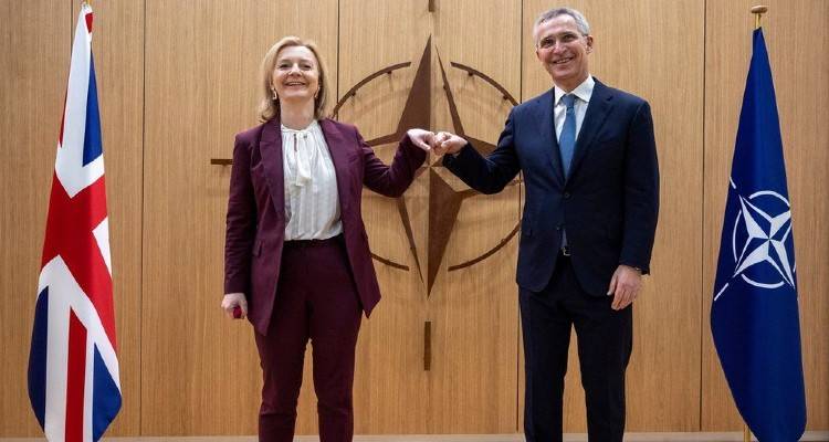 H &upsilon;&pi;&omicron;&upsilon;&rho;&gamma;ό&sigmaf; &tau;&omega;&nu; &Epsilon;&xi;&omega;&tau;&epsilon;&rho;&iota;&kappa;ώ&nu; &Lambda;&iota;&zeta; &Tau;&rho;&alpha;&sigmaf; &sigma;&upsilon;&nu;&alpha;&nu;&tau;ή&theta;&eta;&kappa;&epsilon; &alpha;&upsilon;&tau;ή &tau;&eta;&nu; &epsilon;&beta;&delta;&omicron;&mu;ά&delta;&alpha; &mu;&epsilon; &tau;&omicron;&nu; &gamma;&gamma;. &tau;&omicron;&upsilon; &Nu;&Alpha;&Tau;&Omicron; &Gamma;&epsilon;&nu;&sigmaf; &Sigma;&tau;ό&lambda;&tau;&epsilon;&nu;&mu;&pi;&epsilon;&rho;&gamma;&kappa;