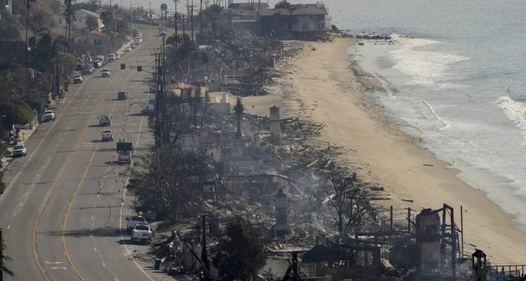 Σαν βομβαρδισμένο το Λος Άντζελες, στους 24 οι νεκροί -«Θα χρειαστεί Σχέδιο Μάρσαλ» για να ξαναφτιάξουν τα σπίτια