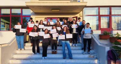 &Epsilon;&upsilon;&rho;&omega;&pi;&alpha;ϊ&kappa;ή &Epsilon;&tau;&iota;&kappa;έ&tau;&alpha; &Pi;&omicron;&iota;ό&tau;&eta;&tau;&alpha;&sigmaf; &alpha;&pi;έ&sigma;&pi;&alpha;&sigma;&epsilon; &tau;&omicron; &Gamma;&upsilon;&mu;&nu;ά&sigma;&iota;&omicron; &Mu;&omicron;ύ&delta;&rho;&omicron;&upsilon; &gamma;&iota;&alpha; &tau;&omicron; eTwinning έ&rho;&gamma;&omicron; &ldquo;Environmental STEMgineers&rdquo;