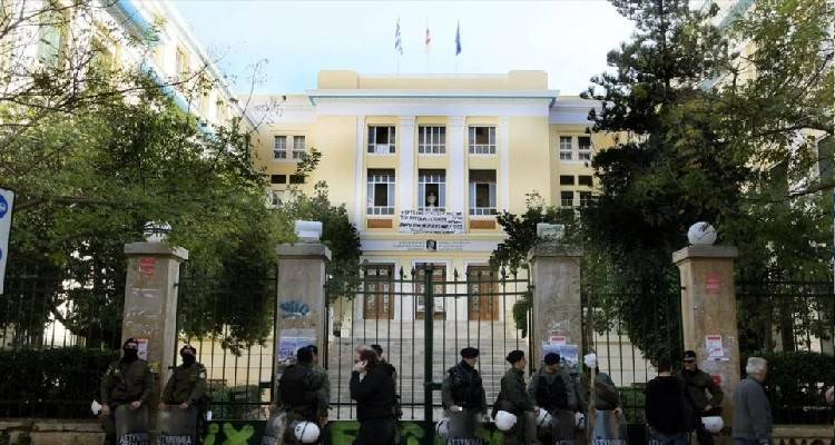 &Tau;&omicron; &Sigma;&tau;&Epsilon; &theta;&alpha; &alpha;&pi;&omicron;&phi;&alpha;&sigma;ί&sigma;&epsilon;&iota; &epsilon;ά&nu; &theta;&alpha; &upsilon;&pi;ά&rho;&chi;&omicron;&upsilon;&nu; &epsilon;&iota;&delta;&iota;&kappa;&omicron;ί &phi;&rho;&omicron;&upsilon;&rho;&omicron;ί &sigma;&tau;&alpha; &Alpha;&Epsilon;&Iota;