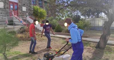 &Omicron;&iota; &mu;&alpha;&theta;&eta;&tau;έ&sigmaf; &tau;&omicron;&upsilon; &Epsilon;&Epsilon;&Epsilon;&Kappa; &Rho;&epsilon;&pi;&alpha;&nu;&iota;&delta;ί&omicron;&upsilon; έ&gamma;&iota;&nu;&alpha;&nu; &gamma;&epsilon;&omega;&pi;ό&nu;&omicron;&iota; &gamma;&iota;&alpha; &tau;&omicron; &sigma;&chi;&omicron;&lambda;&epsilon;ί&omicron; &tau;&omicron;&upsilon;&sigmaf; (photos)