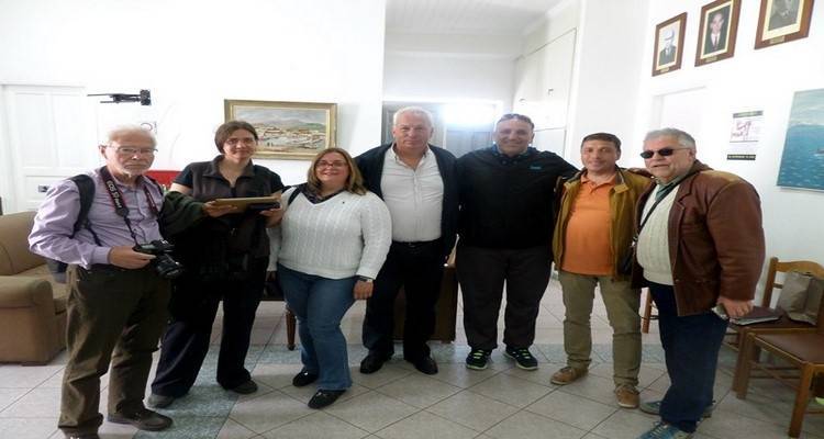 &Rho;ώ&sigma;&omicron;&iota; &delta;&eta;&mu;&omicron;&sigma;&iota;&omicron;&gamma;&rho;ά&phi;&omicron;&iota; &epsilon;&pi;&iota;&sigma;&kappa;έ&phi;&theta;&eta;&kappa;&alpha;&nu; &tau;&omicron; &Delta;&eta;&mu;&alpha;&rho;&chi;&epsilon;ί&omicron; &Lambda;ή&mu;&nu;&omicron;&upsilon; (photos)