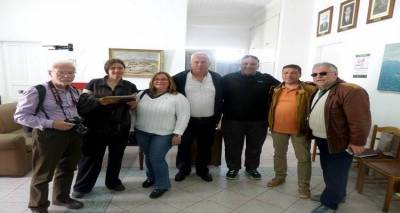 &Rho;ώ&sigma;&omicron;&iota; &delta;&eta;&mu;&omicron;&sigma;&iota;&omicron;&gamma;&rho;ά&phi;&omicron;&iota; &epsilon;&pi;&iota;&sigma;&kappa;έ&phi;&theta;&eta;&kappa;&alpha;&nu; &tau;&omicron; &Delta;&eta;&mu;&alpha;&rho;&chi;&epsilon;ί&omicron; &Lambda;ή&mu;&nu;&omicron;&upsilon; (photos)