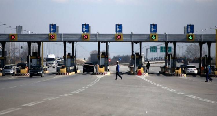 &Kappa;&omicron;&rho;&omega;&nu;&omicron;ϊό&sigmaf;: &Omicron;&iota; &sigma;&kappa;έ&psi;&epsilon;&iota;&sigmaf; &gamma;&iota;&alpha; &tau;&omicron; &laquo;&mu;&pi;&lambda;ό&kappa;&omicron;&raquo; &sigma;&tau;&eta;&nu; έ&xi;&omicron;&delta;&omicron; &tau;&omicron;&upsilon; &Pi;ά&sigma;&chi;&alpha; | &Pi;&omicron;&iota;&alpha; &mu;έ&tau;&rho;&alpha; &epsilon;ί&nu;&alpha;&iota; &sigma;&tau;&omicron; &tau;&rho;&alpha;&pi;έ&zeta;&iota;