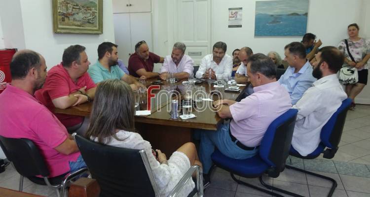 &Tau;&iota; &epsilon;ί&pi;&alpha;&nu; &omicron;&iota; &epsilon;&pi;&iota;&chi;&epsilon;&iota;&rho;&eta;&mu;&alpha;&tau;ί&epsilon;&sigmaf; &tau;&eta;&sigmaf; &Lambda;ή&mu;&nu;&omicron;&upsilon; &sigma;&tau;&omicron;&nu; &Gamma;&iota;ώ&rho;&gamma;&omicron; &Pi;ά&lambda;&lambda;&eta; &gamma;&iota;&alpha; &tau;&omicron;&upsilon;&sigmaf; &epsilon;&lambda;έ&gamma;&chi;&omicron;&upsilon;&sigmaf; (video &amp; mp3)