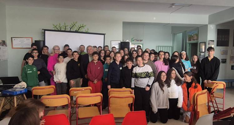 &Lambda;ή&mu;&nu;&omicron;&sigmaf;: &Alpha;&sigma;&tau;&epsilon;&rho;ό&sigma;&kappa;&omicron;&nu;&eta; &kappa;&alpha;&iota; έ&mu;&pi;&nu;&epsilon;&upsilon;&sigma;&eta; &alpha;&pi;ό &tau;&omicron;&nu; &Kappa;&alpha;&theta;&eta;&gamma;&eta;&tau;ή &Alpha;&sigma;&tau;&rho;&omicron;&nu;&omicron;&mu;ί&alpha;&sigmaf; &tau;&omicron;&upsilon; &Alpha;&Pi;&Theta; &Sigma;&tau;&alpha;ύ&rho;&omicron; &Alpha;&upsilon;&gamma;&omicron;&lambda;&omicron;ύ&pi;&eta; &sigma;&tau;&omicron;&upsilon;&sigmaf; &mu;&alpha;&theta;&eta;&tau;έ&sigmaf; &tau;&omicron;&upsilon; &Gamma;&upsilon;&mu;&nu;ά&sigma;&iota;&omicron; &Mu;&omicron;ύ&delta;&rho;&omicron;&upsilon;