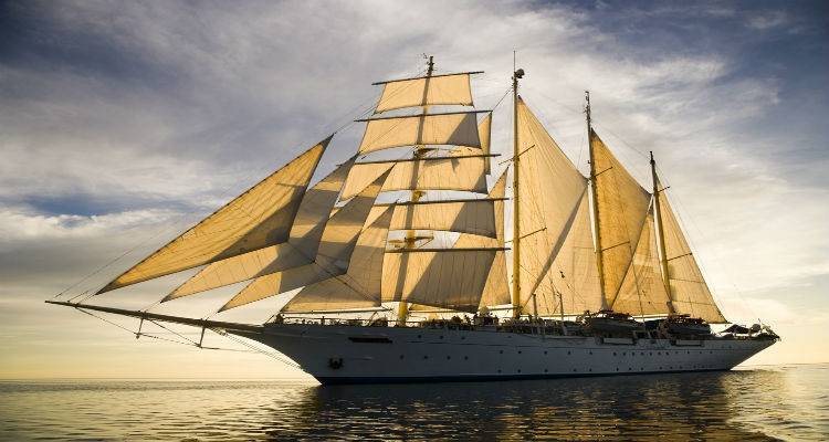 &Tau;&omicron; &kappa;&rho;&omicron;&upsilon;&alpha;&zeta;&iota;&epsilon;&rho;ό&pi;&lambda;&omicron;&iota;&omicron; &laquo;Star Clipper&raquo; &tau;&eta; &Delta;&epsilon;&upsilon;&tau;έ&rho;&alpha; &sigma;&tau;&eta; &Lambda;ή&mu;&nu;&omicron;
