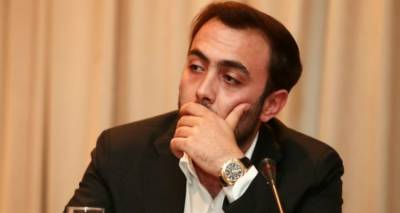 &Mu;&pi;&omicron;ύ&mu;&pi;&omicron;&upsilon;&rho;&alpha;&sigmaf;: &laquo;&Kappa;&alpha;&mu;ί&alpha; &sigma;&upsilon;&zeta;ή&tau;&eta;&sigma;&eta; &gamma;&iota;&alpha; &tau;&omicron;&nu; Ά&rho;&eta;, &delta;&epsilon;&nu; &epsilon;ί&nu;&alpha;&iota; &kappa;&alpha;&tau;ά&lambda;&lambda;&eta;&lambda;&eta; &eta; &pi;&epsilon;&rho;ί&omicron;&delta;&omicron;&sigmaf;&raquo;