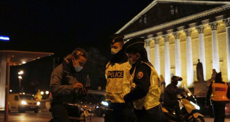 &Sigma;&kappa;&lambda;&eta;&rho;&alpha;ί&nu;&epsilon;&iota; &tau;&omicron; lockdown &sigma;&epsilon; ό&lambda;&eta; &tau;&eta; &Gamma;&alpha;&lambda;&lambda;ί&alpha; | &Alpha;&pi;&alpha;&gamma;ό&rho;&epsilon;&upsilon;&sigma;&eta; &kappa;&upsilon;&kappa;&lambda;&omicron;&phi;&omicron;&rho;ί&alpha;&sigmaf; &alpha;&pi;ό &tau;&iota;&sigmaf; 18:00