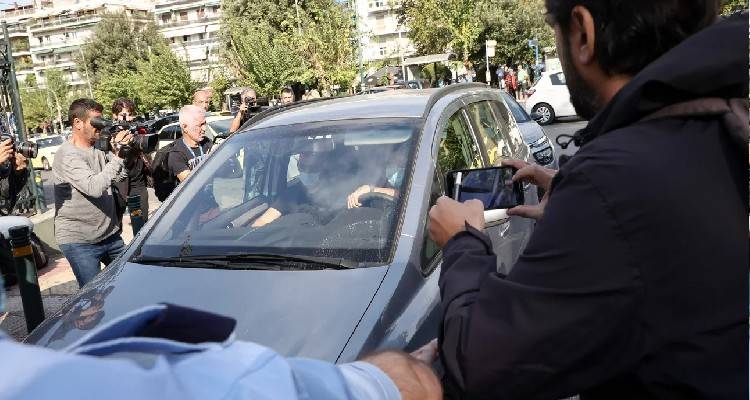 &Kappa;&omicron;&lambda;&omega;&nu;ό&sigmaf;: &Alpha;ύ&rho;&iota;&omicron; &kappa;&alpha;&tau;&alpha;&theta;έ&tau;&epsilon;&iota; &eta; 12&chi;&rho;&omicron;&nu;&eta; -&Epsilon;&rho;&chi;&omicron;&nu;&tau;&alpha;&iota; 10 &epsilon;&nu;&tau;ά&lambda;&mu;&alpha;&tau;&alpha; &sigma;ύ&lambda;&lambda;&eta;&psi;&eta;&sigmaf;, &pi;&omicron;&iota;&omicron;&sigmaf; &epsilon;ί&nu;&alpha;&iota; &omicron; &laquo;&Mu;&iota;&chi;ά&lambda;&eta;&sigmaf;&raquo;