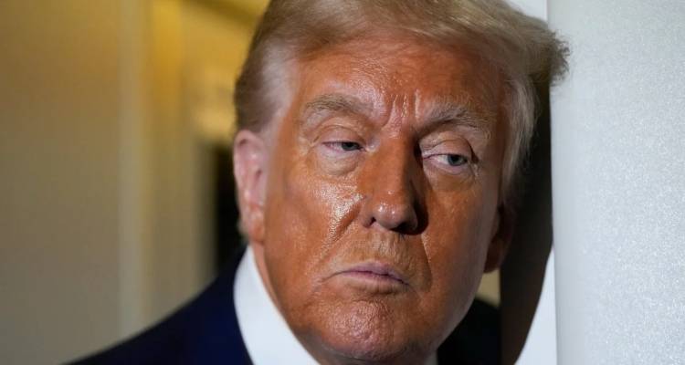 Politico: Ο Τραμπ θέλει αλλά δεν μπορεί να καταλύσει την Αμερικανική Δημοκρατία