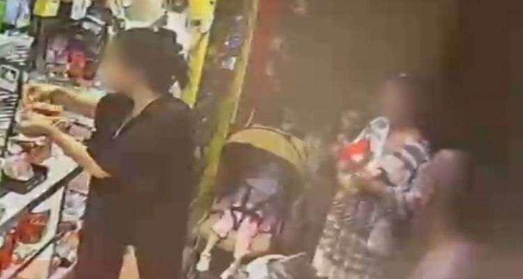 Παλαιό Φάληρο: Ποινική δίωξη για ανθρωποκτονία από πρόθεση στη μητέρα τoυ κοριτσιού που βρέθηκε νεκρό στην παραλία