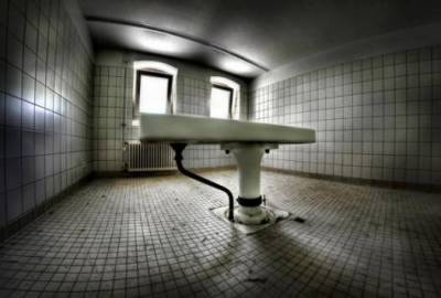 Θέλει να κάνει το νεκροτομείο... ξενοδοχείο!