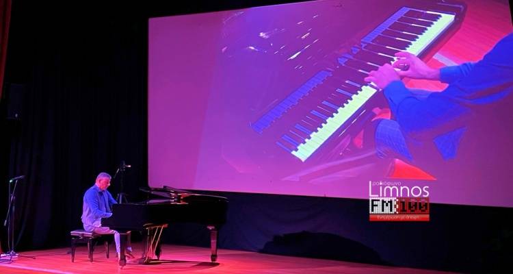 Σε εξέλιξη το ρεσιτάλ πιάνου του Δημήτρη Παπαχαραλάμπους στο «Μαρούλα»