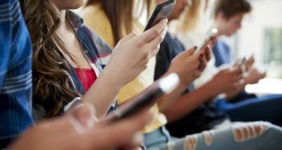 &Tau;&eta;&nu; &alpha;&pi;&alpha;&gamma;ό&rho;&epsilon;&upsilon;&sigma;&eta; &pi;&rho;ό&sigma;&beta;&alpha;&sigma;&eta;&sigmaf; &sigma;&tau;&alpha; social media &gamma;&iota;&alpha; &pi;&alpha;&iota;&delta;&iota;ά &kappa;ά&tau;&omega; &tau;&omega;&nu; 15 &epsilon;&tau;ώ&nu; &alpha;&nu;&alpha;&kappa;&omicron;&iota;&nu;ώ&nu;&epsilon;&iota; &omicron; &Mu;&eta;&tau;&sigma;&omicron;&tau;ά&kappa;&eta;&sigmaf;