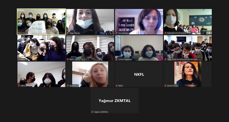 Etwinning project &Gamma;&Epsilon;&Lambda; &Mu;ύ&rho;&iota;&nu;&alpha;&sigmaf;: &laquo;&Tau;&iota; &omega;&rho;&alpha;ί&alpha; &pi;&omicron;&upsilon; &epsilon;ί&nu;&alpha;&iota; &nu;&alpha; &kappa;ά&nu;&epsilon;&iota;&sigmaf; &nu;έ&epsilon;&sigmaf; &gamma;&nu;&omega;&rho;&iota;&mu;ί&epsilon;&sigmaf;!&raquo;