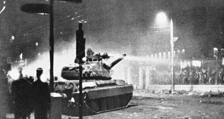 Τι απέγινε το τανκ που εισέβαλε στο Πολυτεχνείο | Ποιο ήταν το μακάβριο παρατσούκλι του [εικόνα]