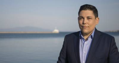 &Sigma;&tau;&eta; &Lambda;ή&mu;&nu;&omicron; &omicron; &upsilon;&pi;&omicron;&psi;ή&phi;&iota;&omicron;&sigmaf; &beta;&omicron;&upsilon;&lambda;&epsilon;&upsilon;&tau;ή&sigmaf; &tau;&omicron;&upsilon; &Sigma;&Upsilon;&Rho;&Iota;&Zeta;&Alpha; &Gamma;&iota;ά&nu;&nu;&eta;&sigmaf; &Mu;&pi;&omicron;&upsilon;&rho;&nu;&omicron;ύ&sigmaf;