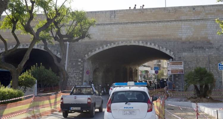 &Kappa;&rho;ή&tau;&eta;: 19&chi;&rho;&omicron;&nu;&omicron;&sigmaf; έ&pi;&epsilon;&sigma;&epsilon; &alpha;&pi;ό &tau;&alpha; &epsilon;&nu;&epsilon;&tau;&iota;&kappa;ά &tau;&epsilon;ί&chi;&eta; &sigma;&tau;&omicron; &Eta;&rho;ά&kappa;&lambda;&epsilon;&iota;&omicron; -&Nu;&omicron;&sigma;&eta;&lambda;&epsilon;ύ&epsilon;&tau;&alpha;&iota; &sigma;&tau;&eta; &Mu;&Epsilon;&Theta;