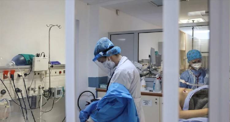 &Pi;&omicron;&iota;&epsilon;&sigmaf; &epsilon;ί&nu;&alpha;&iota; &omicron;&iota; &mu;&alpha;&kappa;&rho;&omicron;&pi;&rho;ό&theta;&epsilon;&sigma;&mu;&epsilon;&sigmaf; &kappa;&alpha;&rho;&delta;&iota;&alpha;&gamma;&gamma;&epsilon;&iota;&alpha;&kappa;έ&sigmaf; &epsilon;&pi;&iota;&pi;&lambda;&omicron;&kappa;έ&sigmaf; &tau;&eta;&sigmaf; &nu;ό&sigma;&omicron;&upsilon; COVID-19