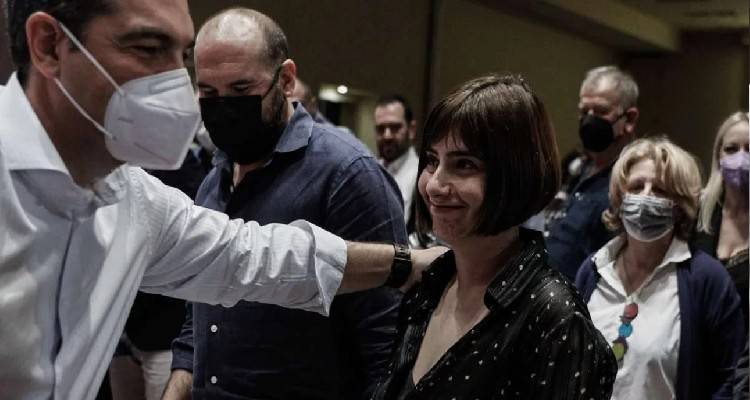 &Sigma;&Upsilon;&Rho;&Iota;&Zeta;&Alpha;-&pi;&alpha;&rho;&alpha;&sigma;&kappa;ή&nu;&iota;&omicron;: &Eta; &nu;&tau;&rho;ί&pi;&lambda;&alpha; &Tau;&sigma;ί&pi;&rho;&alpha; &pi;&omicron;&upsilon; &alpha;&iota;&phi;&nu;&iota;&delta;ί&alpha;&sigma;&epsilon; &phi;ί&lambda;&omicron;&upsilon;&sigmaf; &kappa;&alpha;&iota; &alpha;&nu;&tau;&iota;&pi;ά&lambda;&omicron;&upsilon;&sigmaf; | &Pi;ώ&sigmaf; &epsilon;&pi;έ&lambda;&epsilon;&xi;&epsilon; &tau;&eta; &Sigma;&beta;ί&gamma;&kappa;&omicron;&upsilon;, &omicron;&iota; &alpha;&nu;&tau;&iota;&delta;&rho;ά&sigma;&epsilon;&iota;&sigmaf;