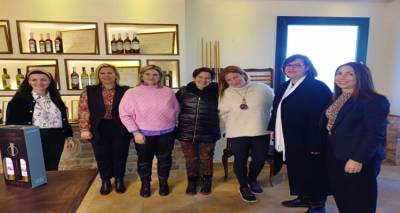 &Sigma;&upsilon;&mu;&mu;&epsilon;&tau;&omicron;&chi;ή &Delta;&eta;&mu;ά&rho;&chi;&omicron;&upsilon; &amp; &Alpha;&nu;&tau;&iota;&delta;&eta;&mu;ά&rho;&chi;&omicron;&upsilon; &Tau;&omicron;&upsilon;&rho;&iota;&sigma;&mu;&omicron;ύ  &sigma;&tau;&eta;&nu; &eta;&mu;&epsilon;&rho;ί&delta;&alpha; &gamma;&iota;&alpha; &tau;&omicron;&nu; &omicron;&iota;&nu;&omicron;&tau;&omicron;&upsilon;&rho;&iota;&sigma;&mu;ό