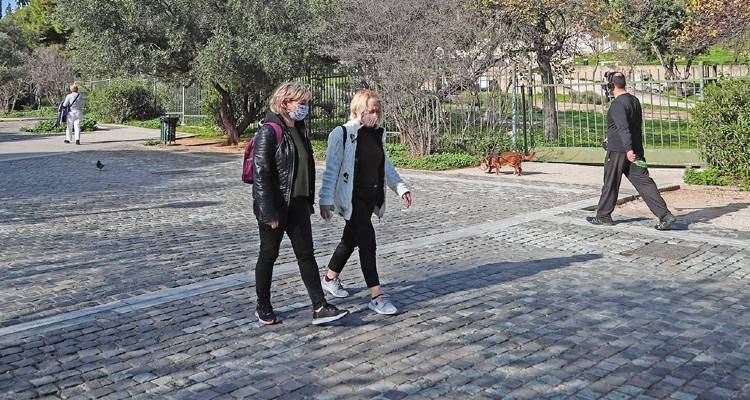 &Kappa;&omicron;&rho;&omega;&nu;&omicron;ϊό&sigmaf;: 1.955 &kappa;&rho;&omicron;ύ&sigma;&mu;&alpha;&tau;&alpha; - 921 &sigma;&tau;&eta;&nu; &Alpha;&tau;&tau;&iota;&kappa;ή &kappa;&alpha;&iota; 262 &sigma;&tau;&eta; &Theta;&epsilon;&sigma;&sigma;&alpha;&lambda;&omicron;&nu;ί&kappa;&eta;