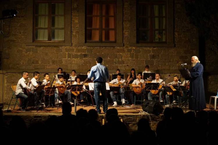 Το Μουσικό Εργαστήρι Λήμνου «μάγεψε» το κοινό με τις μελωδίες του. (photos)