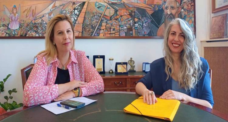 &Sigma;&tau;&eta; &Lambda;ή&mu;&nu;&omicron; &eta; &Pi;&rho;ό&epsilon;&delta;&rho;&omicron; &tau;&omega;&nu; &Epsilon;&phi;&omicron;&rho;&iota;&alpha;&kappa;ώ&nu; &Nu;ή&sigma;&omega;&nu; &Lambda;έ&sigma;&beta;&omicron;&upsilon;, &Chi;ί&omicron;&upsilon;, &Lambda;ή&mu;&nu;&omicron;&upsilon; | &Sigma;&upsilon;&nu;ά&nu;&tau;&eta;&sigma;&eta; &mu;&epsilon; &tau;&eta; &Delta;ή&mu;&alpha;&rho;&chi;&omicron;