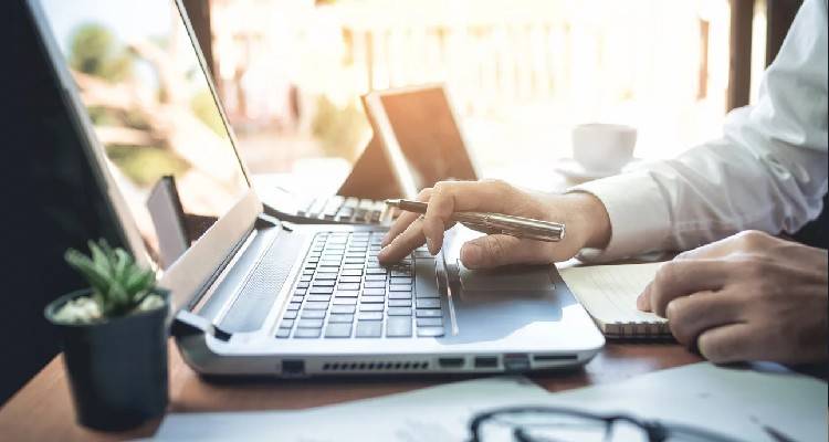 Συστάσεις για τηλεργασία, περιορισμός μετακινήσεων με αυτοκίνητο | Το σχέδιο της Κομισιόν για εξοικονόμηση ενέργειας