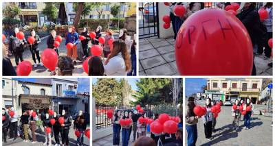 &Tau;&omicron; &Epsilon;&Pi;&Alpha;.&Lambda; &kappa;&alpha;&iota; &tau;&omicron; &Gamma;.&Epsilon;.&Lambda; &Mu;ύ&rho;&iota;&nu;&alpha;&sigmaf;, έ&nu;&omega;&sigma;&alpha;&nu; &delta;&upsilon;&nu;ά&mu;&epsilon;&iota;&sigmaf; &kappa;ά&tau;&omega; &alpha;&pi;ό έ&nu;&alpha; &kappa;&omicron;&iota;&nu;ό &sigma;ύ&nu;&theta;&eta;&mu;&alpha;: &laquo;&Sigma;&pi;ά&sigma;&epsilon; &tau;&eta; &sigma;&iota;&omega;&pi;ή. &Mu;&eta; &phi;&omicron;&beta;ά&sigma;&alpha;&iota;. &Mu;ί&lambda;&alpha;&raquo;