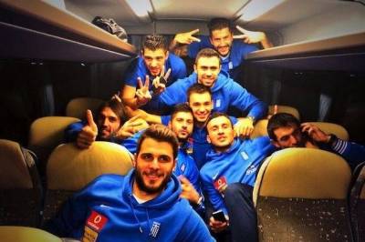 &Eta; &Epsilon;&theta;&nu;&iota;&kappa;ή &Omicron;&mu;ά&delta;&alpha; &kappa;&alpha;&iota; &eta; &laquo;ά&lambda;&lambda;&eta; &Epsilon;&lambda;&lambda;ά&delta;&alpha;&raquo;