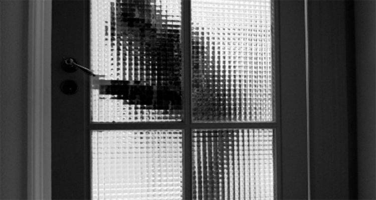 Διπλή διάρρηξη στη Μύρινα την ώρα του Επιταφίου